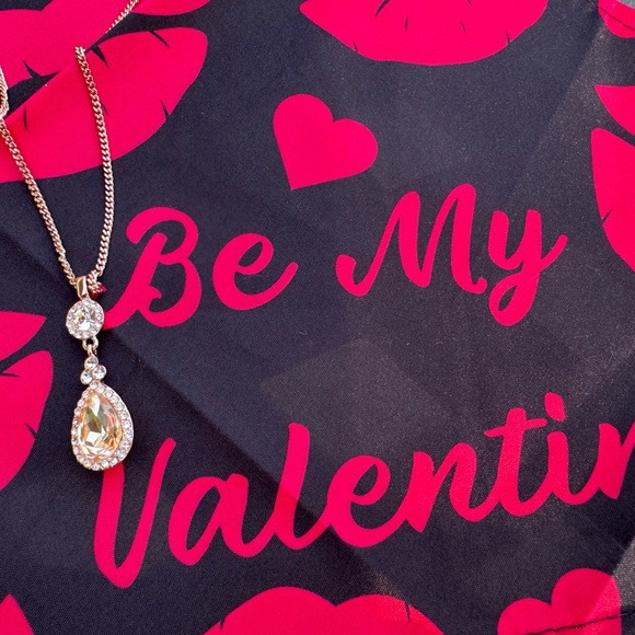 Givenchy 
Rose gold tone necklace - Picture 6 of 9